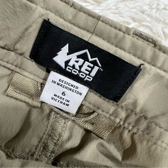 REI Relaxed Fit Khaki 8.5 Inch Hiking Cargo Outdoor Walking Shorts  - Size 6 - Picture 8 of 12